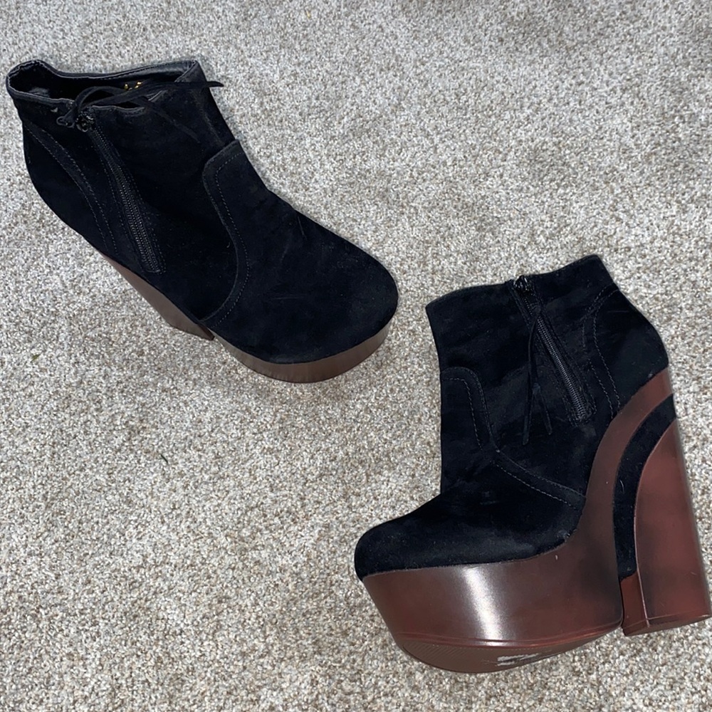 Yoki Haley faux suede platform booties
